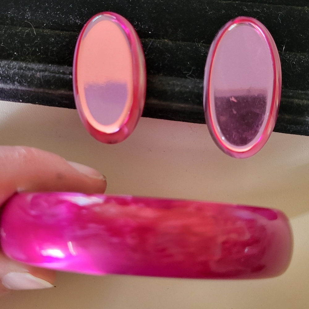Classic vintage pink chunky Bracelet and earrings Retro